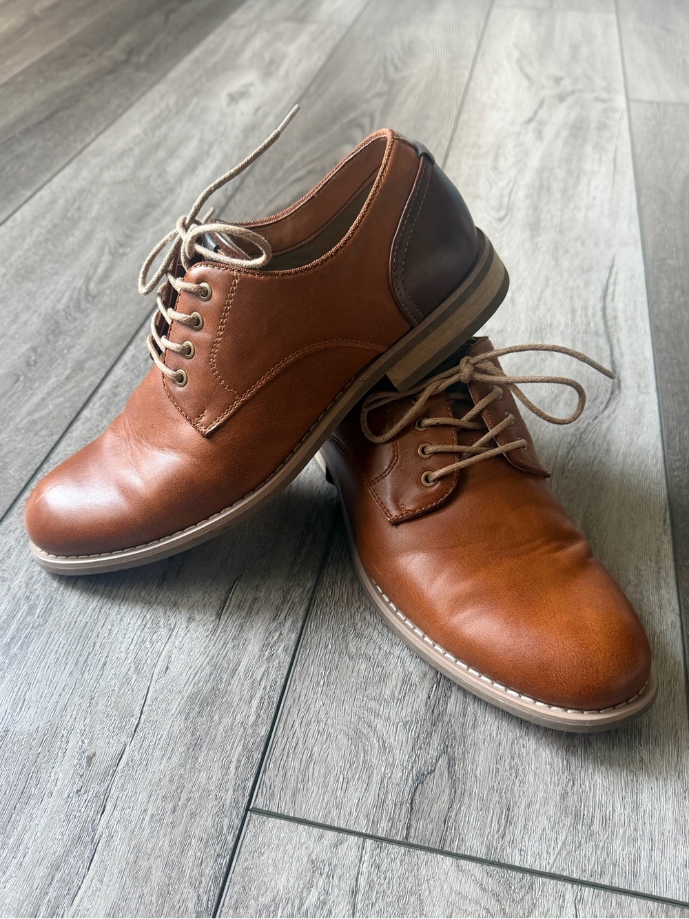 J. Ferrar- Kent Oxford Two-Tone Leather Derby Shoes in Tan and Dark Brown
